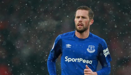 开云博彩-“宽板滑水：东三叉湖赛场掀起水上运动新风潮”