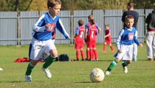 开云ios下载-中国足球技术动作失误分类数据，足球失误动图