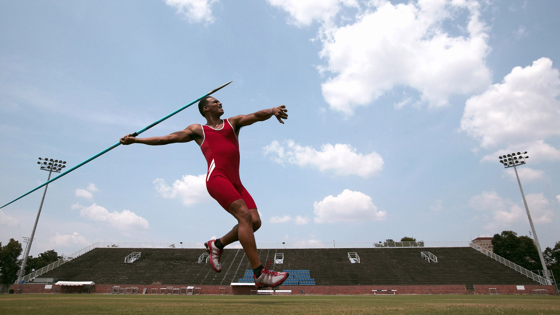 突尼斯希望防线失误导致致命失球，伊布吉普赛人